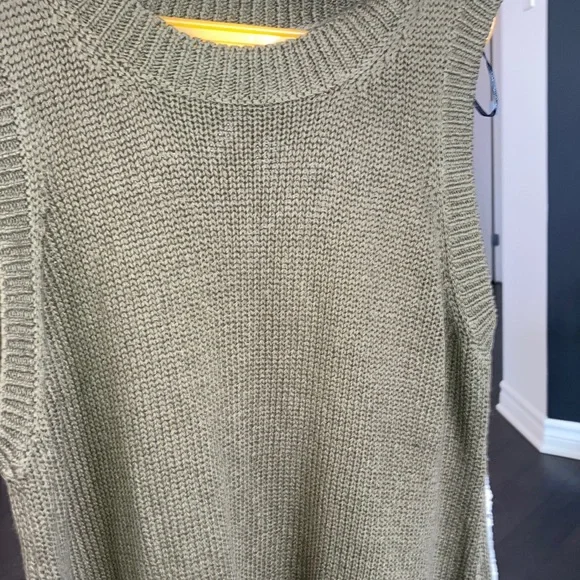 Olive Green Sleeveless Knit Top - Picture 5 of 6